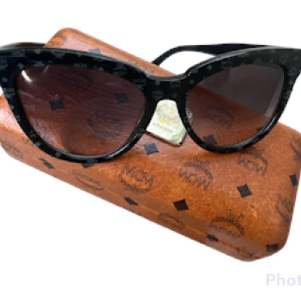 EUC MCM - 56mm Cat Eye Sunglasses
black visetos - Picture 2 of 6
